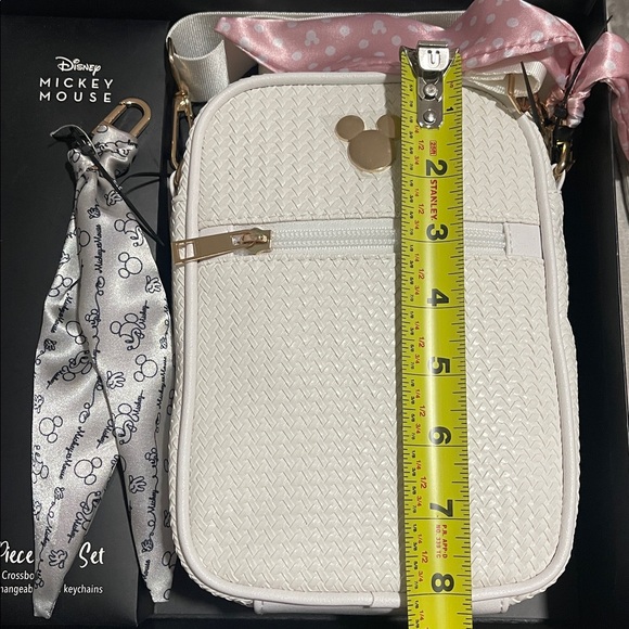 ❤️NEW!!!❤️ Disney White Crossbody Bag with 2 interchangable  scarfs keychain. - Picture 7 of 7